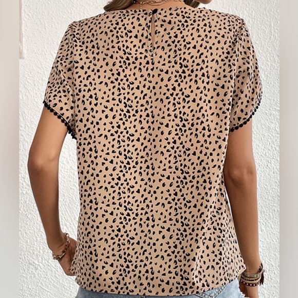 PRINTED POM POM DETAIL PETAL SLEEVE LEOPARD ROUND NECK BLOUSE - Picture 3 of 4